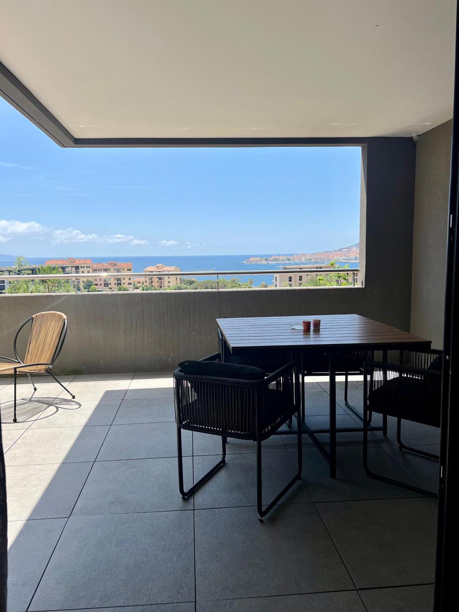 T2 Ajaccio Vue *